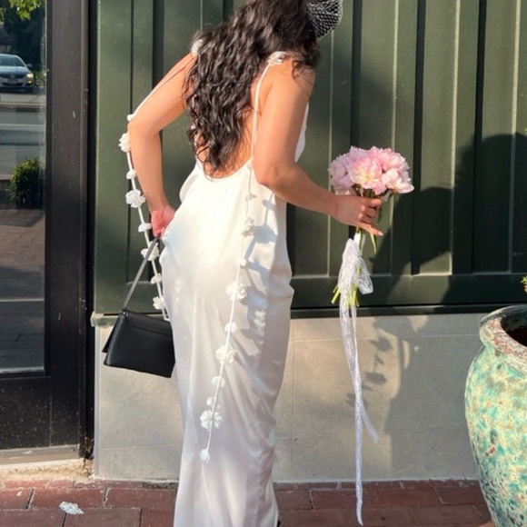 Meshki Elenora Ivory Backless Dress with Floral Accents - Picture 4 of 5